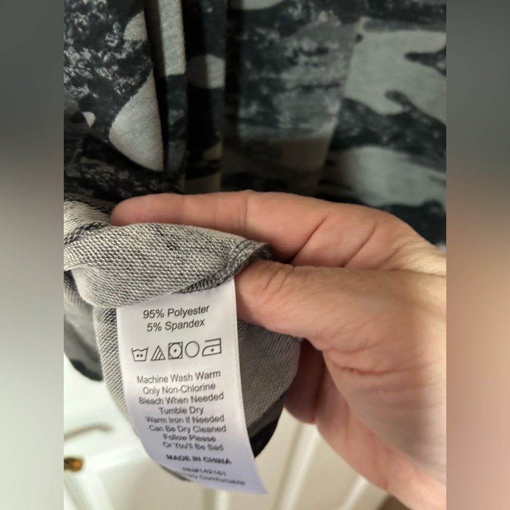 LuLaRoe Gray & Black Camouflage Open-Front 2x Mackenzie Cardigan - Picture 6 of 7
